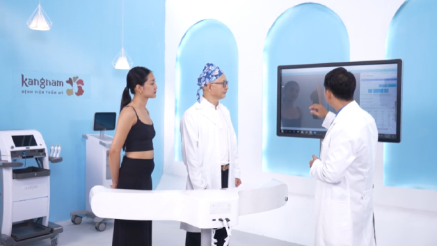 Các bác sĩ thảo luận kĩ lưỡng trước khi tiến hành phẫu thuật