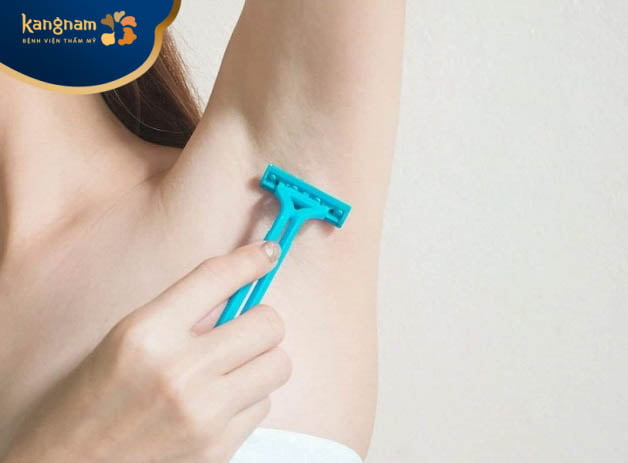 Cạo lông nách là nguyên nhân chính gây thâm nách