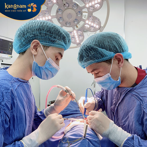 Đội ngũ bác sĩ phẫu thuật hàm mặt có kinh nghiệm trên 10 năm 