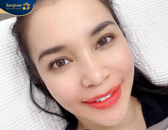 Đôi môi tươi trẻ, lên màu đẹp giúp chị Phương Anh cảm thấy tự tin