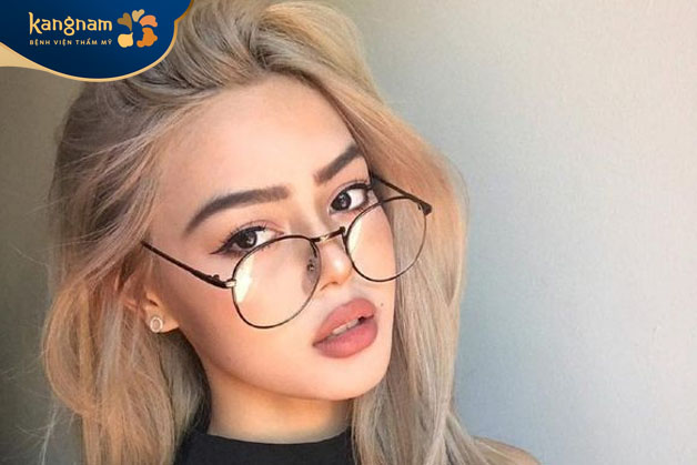 Môi đầy đặn, căng mọng, quyến rũ