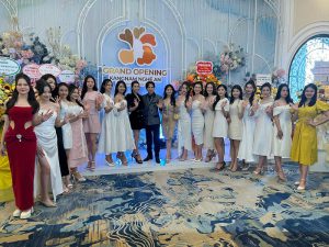 Hơn 700 người dân xứ Nghệ cùng Đan Trường mừng khai trương Kangnam