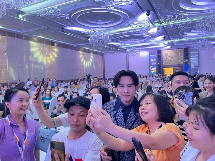 Đan Trường gây “náo loạn” sự kiện với những bài hát gắn liền tên tuổi