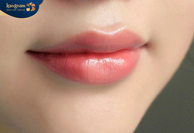 Đôi môi sau khi khử thâm hồng hào, căng mọng hơn