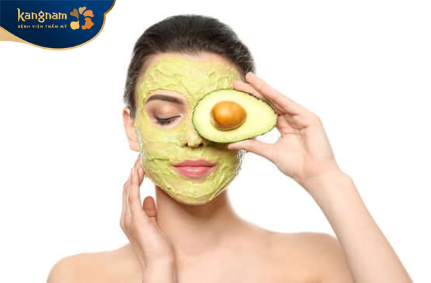 Đắp mặt nạ dưỡng da từ các nguyên liệu thiên nhiên