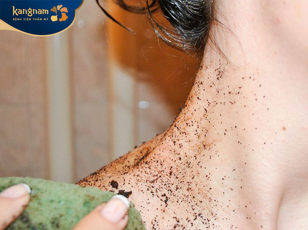 Thường xuyên tẩy da chết không chỉ ngăn ngừa mụn còn giúp da mềm mịn, sáng hơn