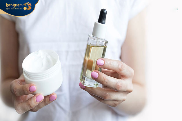 Hiện nay có nhiều loại thuốc bôi đặc trị ở dạng kem hoặc gel