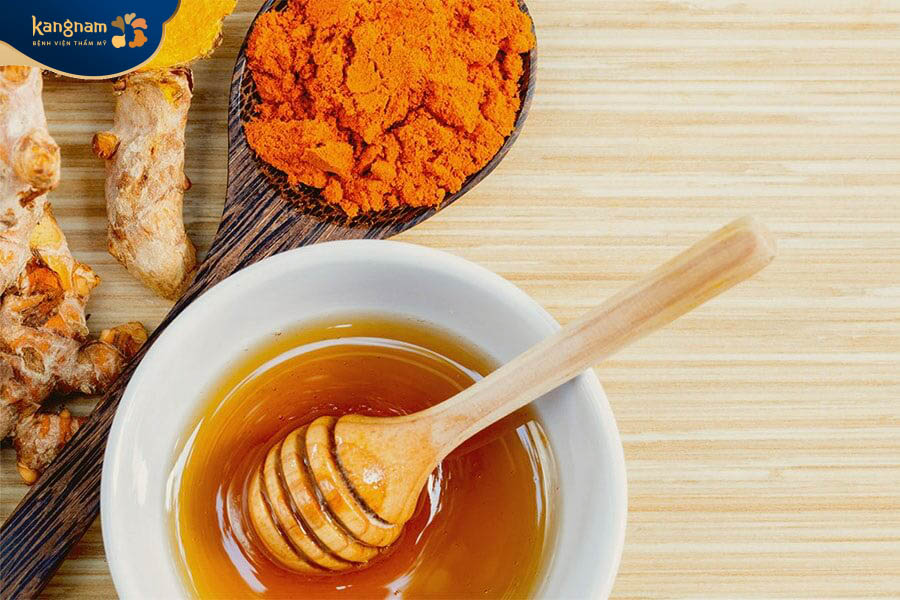 Cách trị mụn bằng mật ong kết hợp nghệ