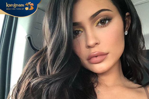 Người trưởng thành, không có vấn đề sức khỏe nghiêm trọng có thể tiêm môi