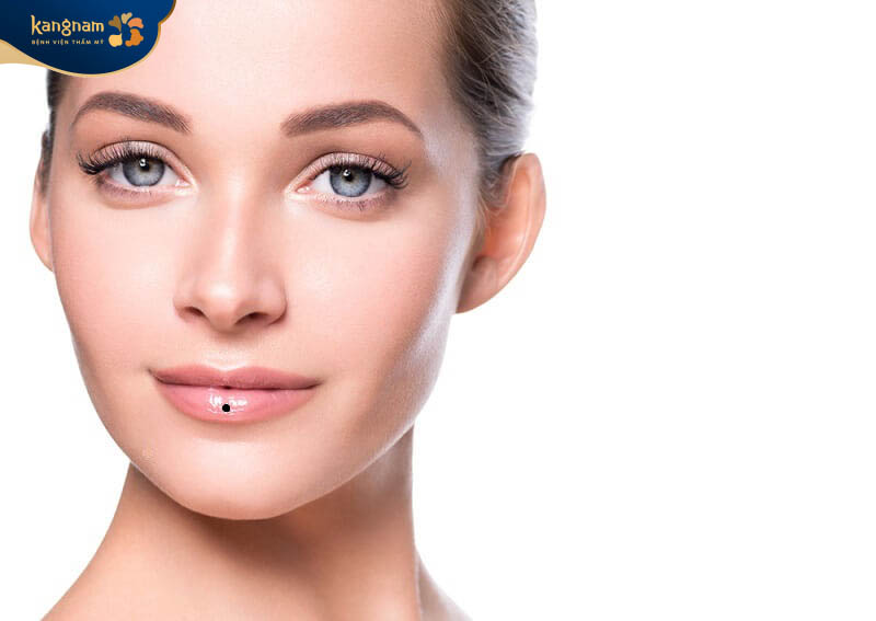 Nốt ruồi tại vị trí giữa môi là những người giỏi nắm tài chính