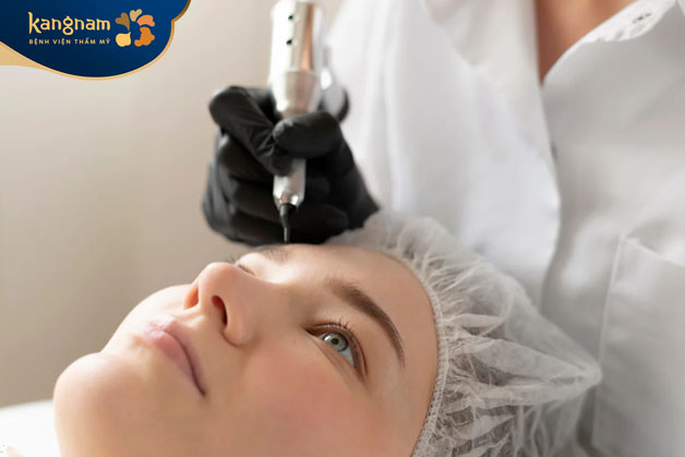 Quá trình phun chân mày vi chạm