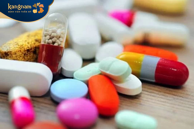 Dùng thuốc kháng sinh trị mụn