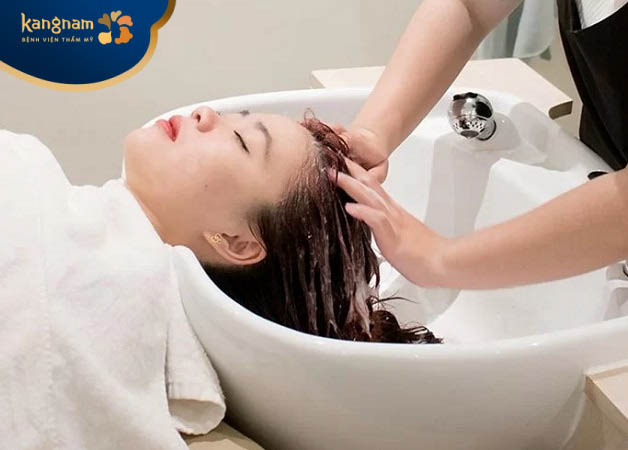 Gội đầu trước khi tiêm meso