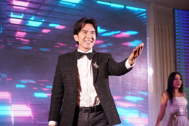 Đan Trường quẩy hết mình tại khai trương Kangnam Buôn Ma Thuột