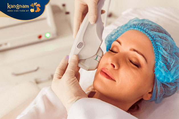 Người có có các vấn đề như chảy xệ, chùng nhão, nếp nhăn, vết chân chim trên da.