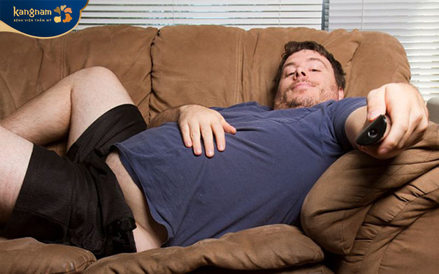 Lười vận động khiến calo nạp vào nhiều hơn lượng tiêu hao dẫn đến máu nhiễm mỡ