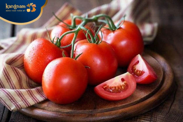 Cách làm mụn xẹp với cà chua