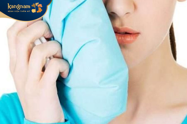 Nên kết hợp chườm lạnh và chườm ấm sau khi nâng mũi