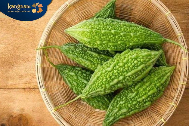 Dùng mướp đắng trị mụn ẩn