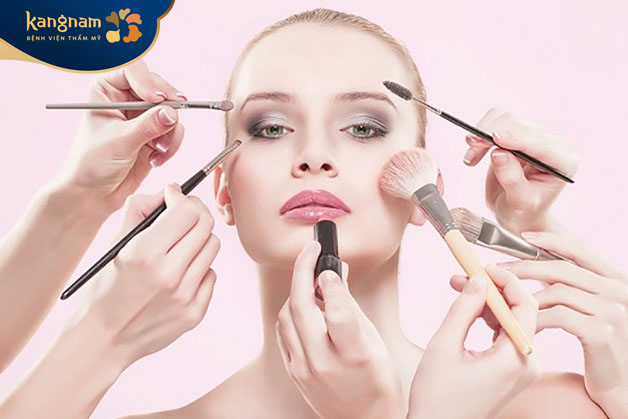 Hạn chế trang điểm