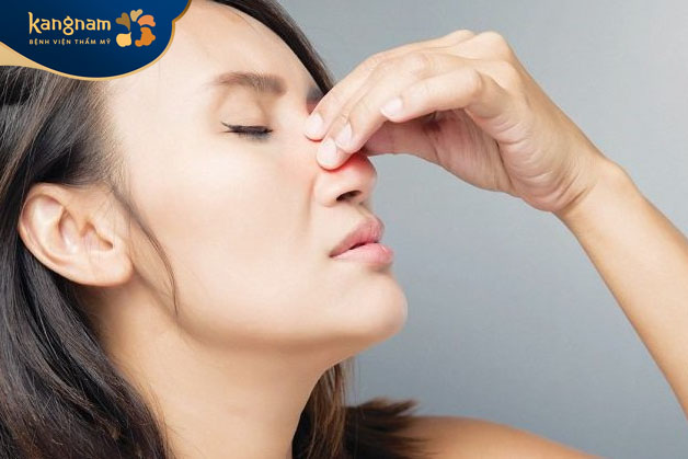 Mức độ đau sau tiêm nâng mũi tùy thuộc vào cơ địa, kỹ thuật tiêm và cách chăm sóc của mỗi người