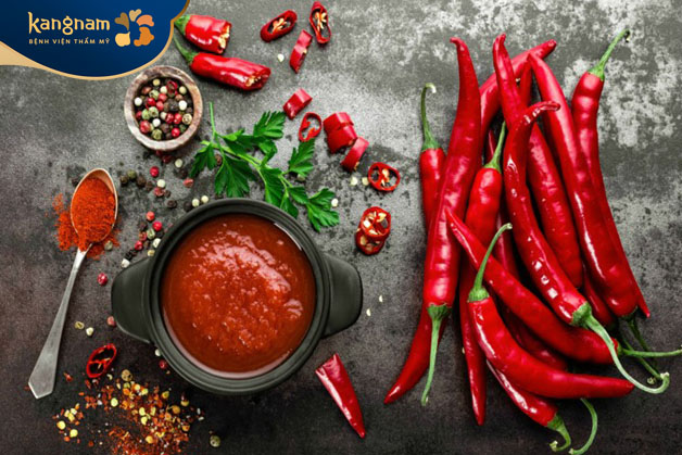 Kiêng đồ ăn cay nóng khi bị mụn trứng cá