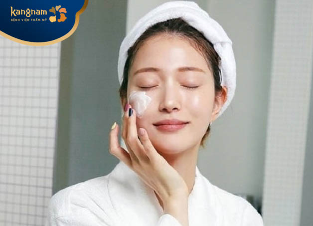 Cấp ẩm cho da giúp cân bằng hoạt động tiết dầu nhờn trên da