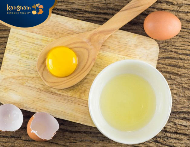 Trị mụn đầu đen bằng lòng trắng trứng