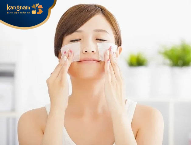 Dưỡng da đúng cách để chăm sóc da bị mụn đầu đen