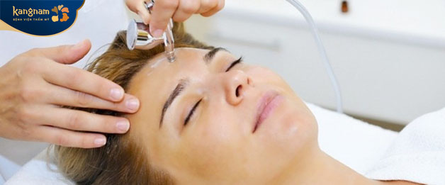 Phương pháp điện di giúp giảm mụn đáng kể