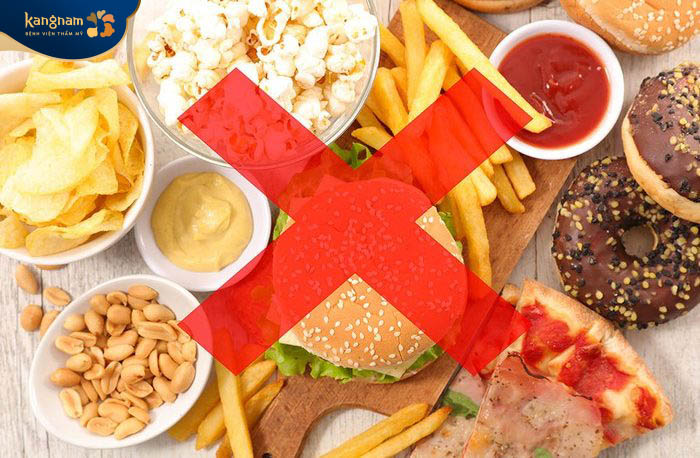 Cần loại bỏ đồ ăn nhanh khi bị mụn viêm