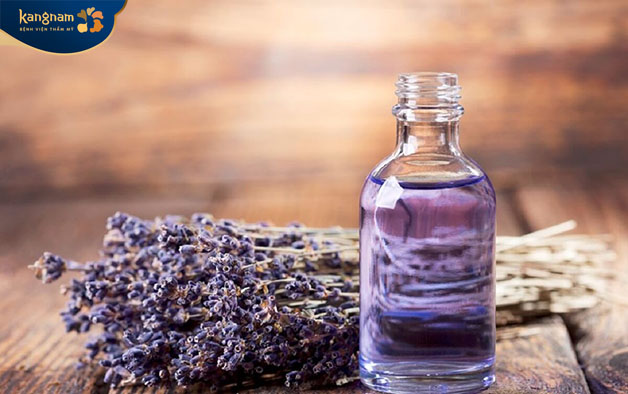 Tinh dầu oải hương kết hợp cùng dầu dừa hỗ trợ ngăn ngừa mụn lây lan