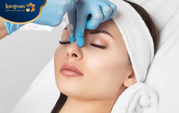 Tiêm filler mũi phù hợp với những người có sống mũi thấp, không muốn phẫu thuật