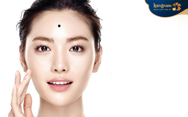 Nốt ruồi giữa trán là điềm quý nhân phù trợ