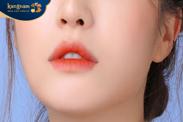 Màu môi đỏ cam xí muội tạo nên vẻ đẹp tự nhiên