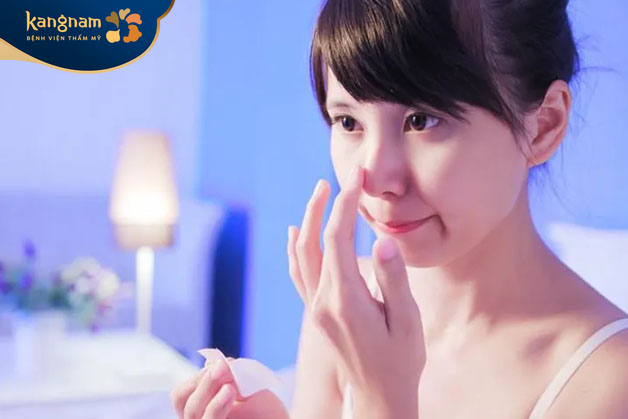 Thoa kem trị mụn đầu đen