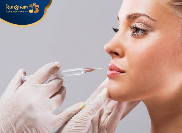 Quy trình tiêm filler môi chưa chuẩn là nguyên nhân khiến môi nổi mụn nước