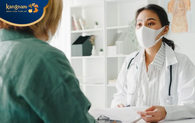 Môi có dấu hiệu bất thường nên báo ngay với bác sĩ