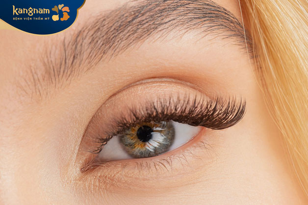Gắn mi thiên thần giúp đôi mắt to hơn, mi dài, cong