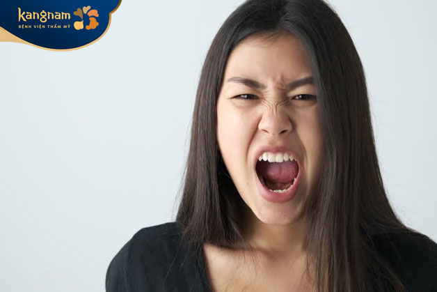 Tránh biểu cảm kích động mạnh