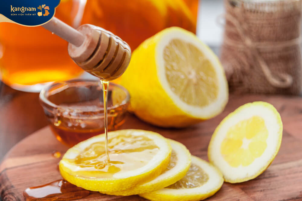 Mật ong kết hợp với chanh cách trị mụn viêm thâm hiệu quả