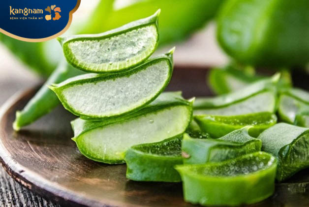 Nguyên liệu nha đam chứa nhiều vitamin, dưỡng chất tốt cho làn da, giúp loại bỏ mụn tốt