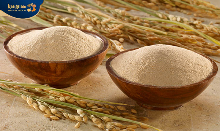 Thoa mặt nạ cám gạo