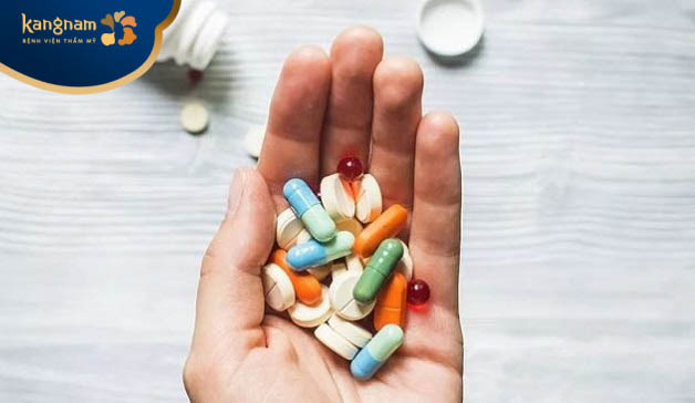 Các loại thuốc điều trị mụn đinh râu thường chứa thành phần axit salicylic, benzoyl peroxide, kháng sinh