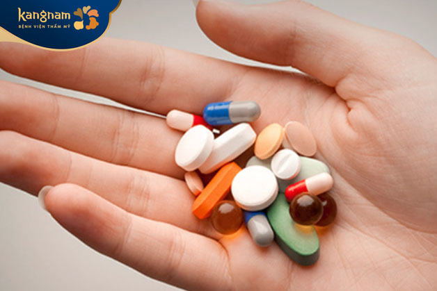 Uống thuốc giảm đau và kháng sinh đúng liều lượng