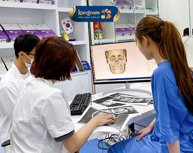 Bác sĩ tư vấn chi tiết đưa ra phác đồ điều trị cụ thể cho từng khách hàng khác nhau