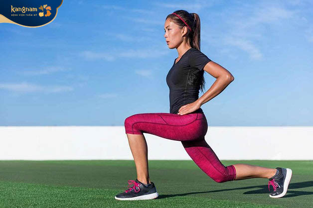 Lunge là bài tập tạo đường cong vòng 3 và đẩy lùi mỡ thừa vòng bụng