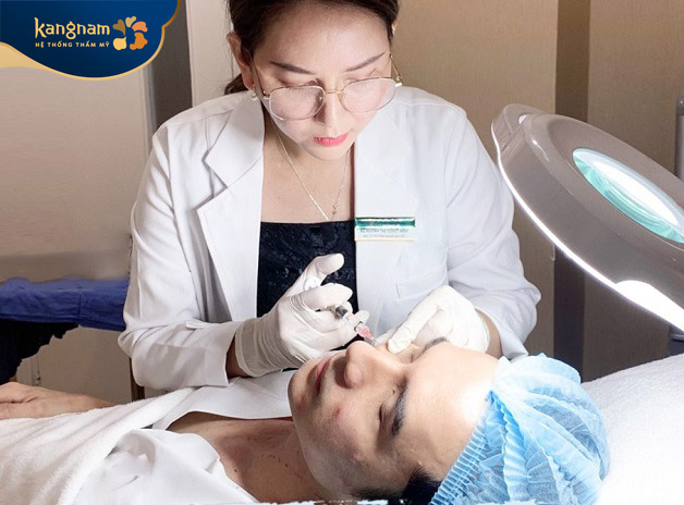 Quá trình tiêm sẽ được thực hiện bởi bác sĩ có chuyên môn, có chứng chỉ tiêm