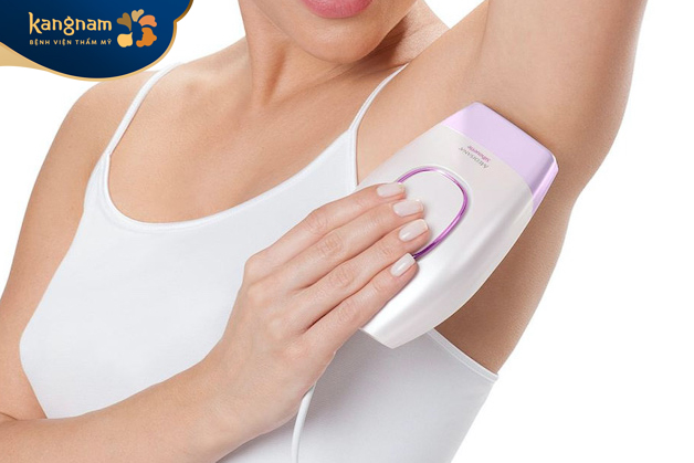 Máy triệt lông mini sử dụng công nghệ IPL để tiêu diệt tận gốc chân lông