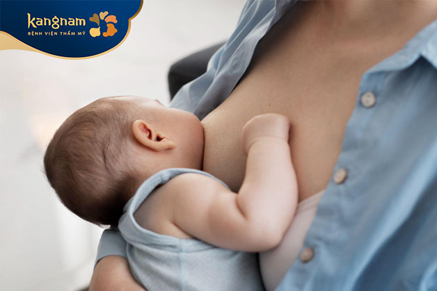 Túi nâng ngực có thể làm giảm khả năng tạo sữa